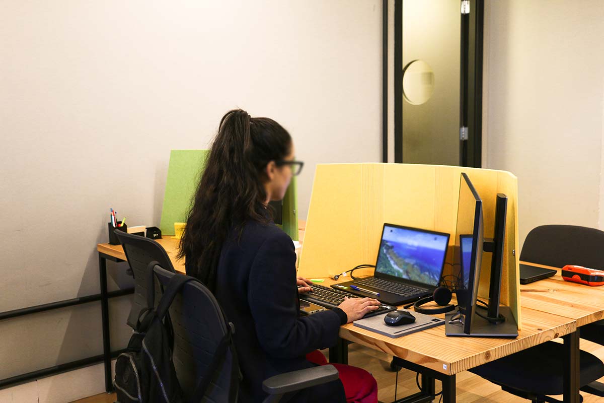 Mesa fixa com locker – Mesa Dedicada